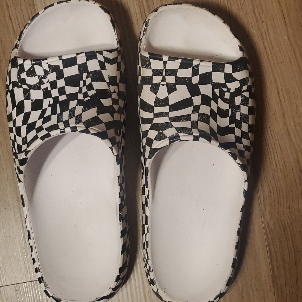 Black and White Checkered Slides